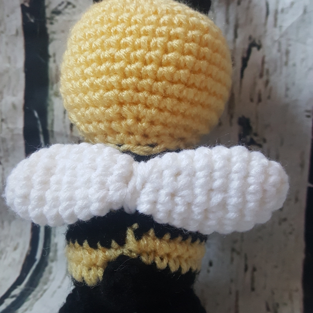 Crochet Bee Amigurumi - Picture 6 of 14